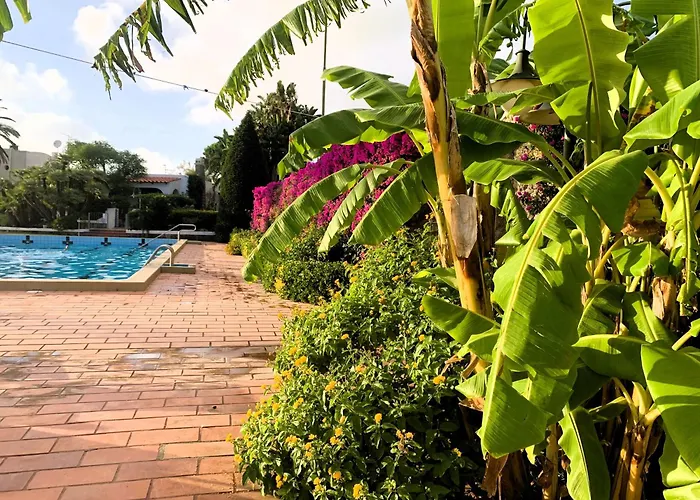Villetta con Giardino esclusivo di 1000 mq, Piscina, Tennis, Calcio, Bocce